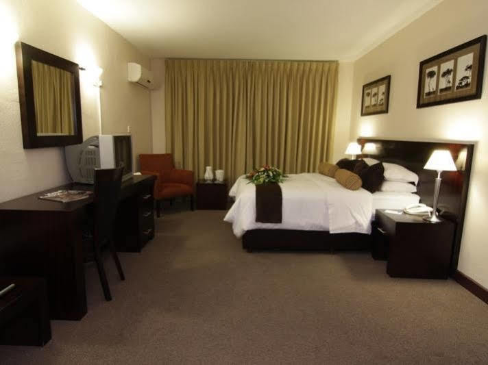 Cresta Bosele Hotel Selebi-Phikwe Ngoại thất bức ảnh